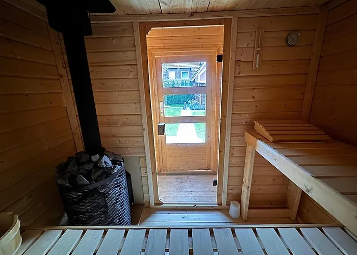 Stall & Glut - Mit Sauna & Kaminofen Бад-Цвишенан